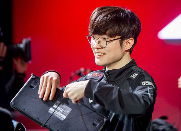 重返赛场引爆全场！，Faker意外战胜尤文图斯上演精彩一战-爱游戏娱乐