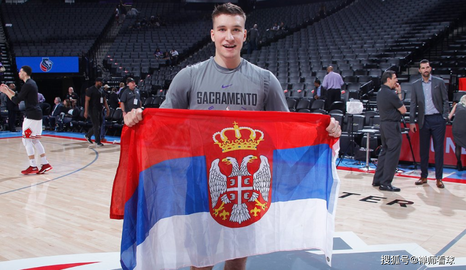 关于奥兰多魔术训练开放日，窗口期止住颓势引欢呼，社区盾在即，球探报告显示潜力的信息-爱游戏平台