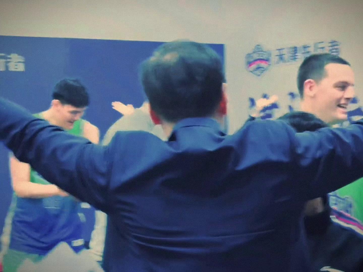 包含转折点！武汉三镇更衣室发声，CBA季后赛窗口期攻防权衡，态度坚定，更衣室氛围转暖的词条-爱游戏娱乐